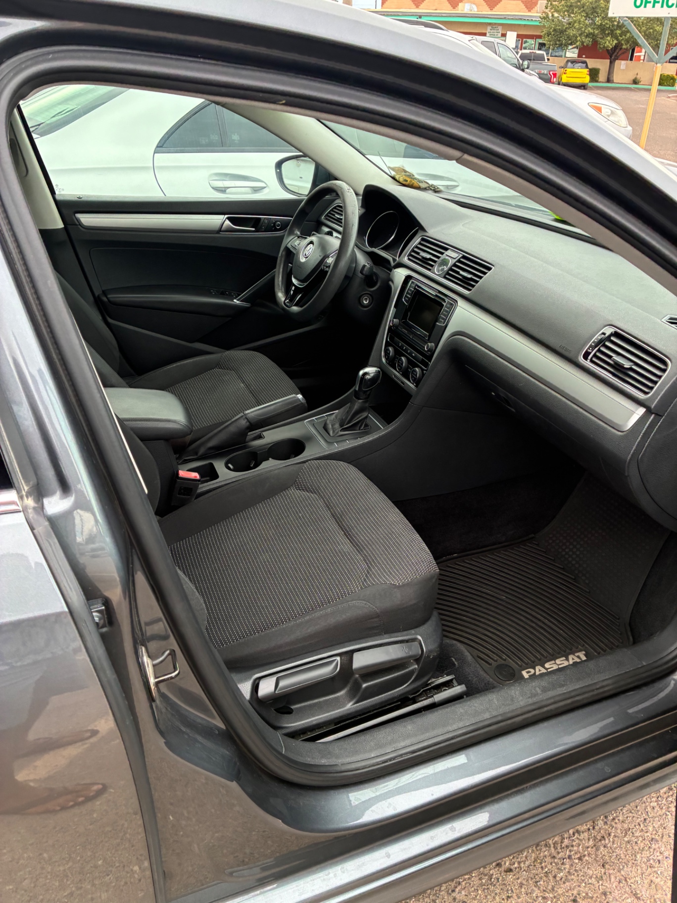 2016 Volkswagen Passat S thumbnail 6